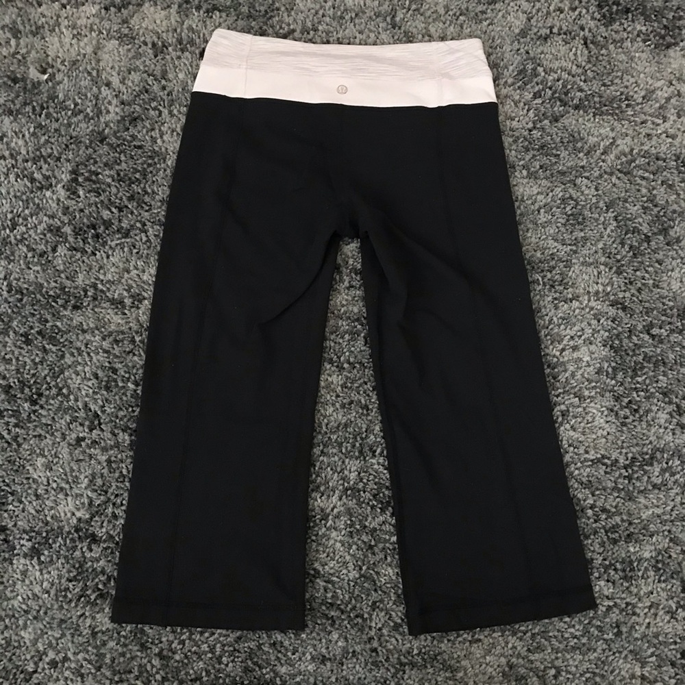🆕CUTE LULULEMON “GROOVE” CROP SPACE-DYE CAPRIS😍